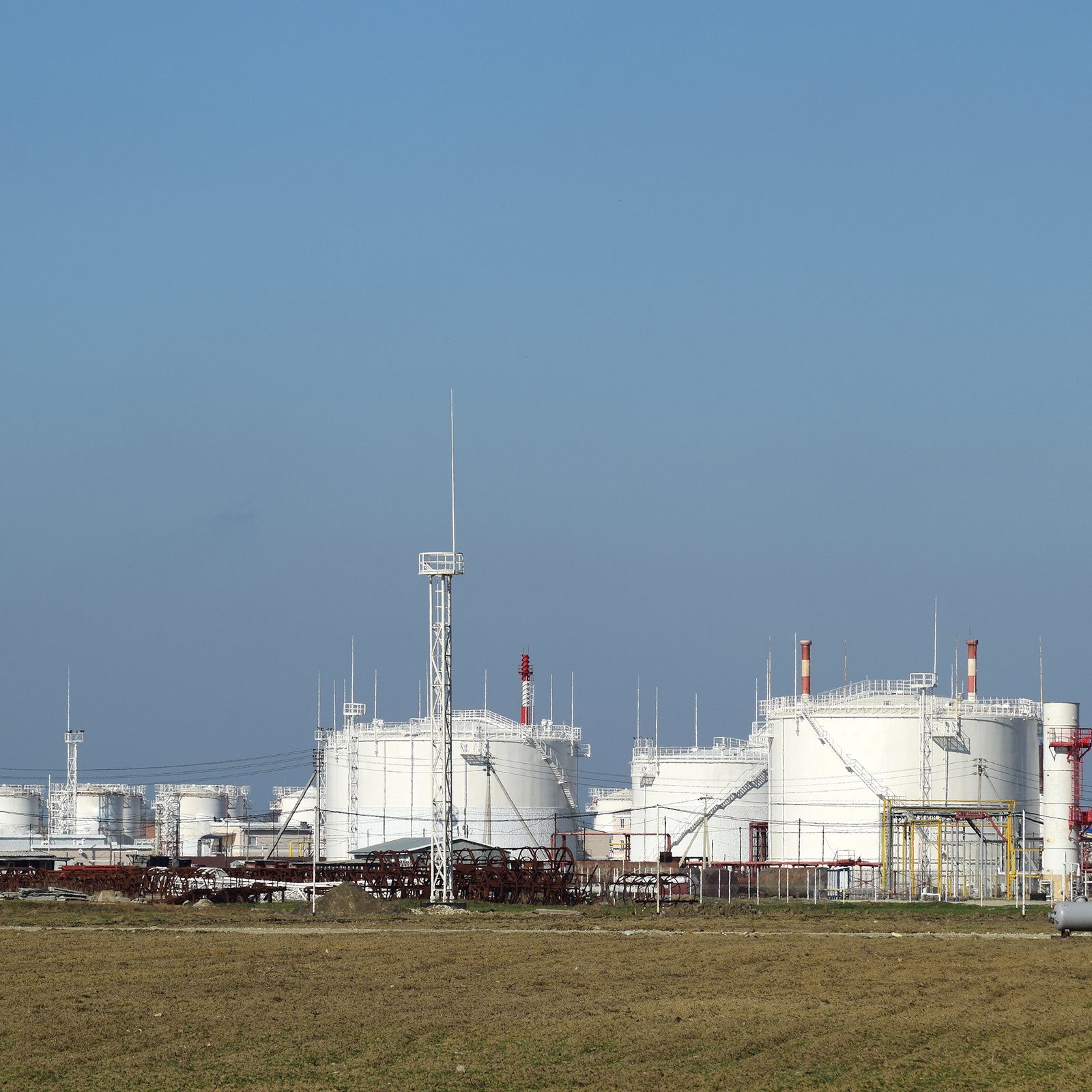 Storage tanks for petroleum products